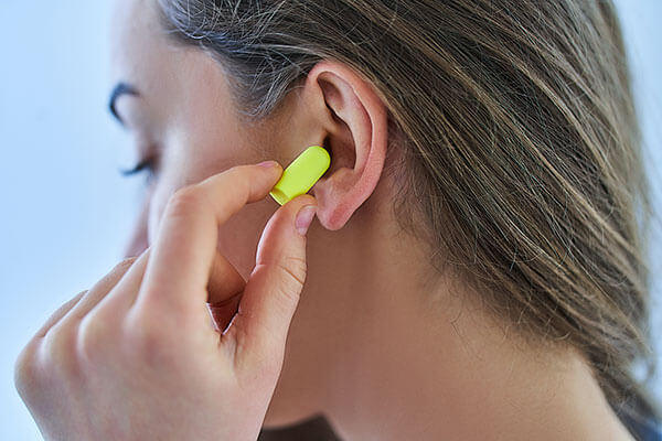 should-you-wear-earplugs-to-concerts-concerty